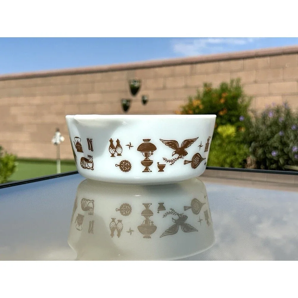 VTG PYREX Early American 1.5 Pint 472 Round Casserole Dish Milky White & Brown
